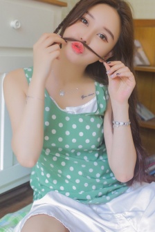 女人自己扒荫道口自慰
